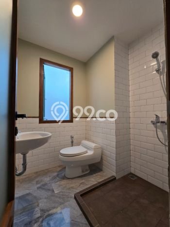 Rumah Elit Modern Tanpa Renovasi di Rawamangun Jakarta Timur Rumah Elit Modern Tanpa Renovasi di Rawamangun Jakarta Timur