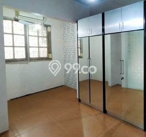Jarang Ada! Rumah Sewa 4 Kamar Bagus Siap Huni Surabaya Kota Jarang Ada! Rumah Sewa 4 Kamar Bagus Siap Huni Surabaya Kota