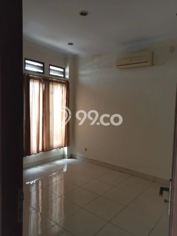 Unit Ruko Disewakan di Utan Kayu di Area Ramai & Strategis Unit Ruko Disewakan di Utan Kayu di Area Ramai & Strategis