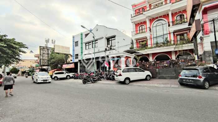 Ruko untuk Disewa di Pusat Sleman Luas Bangunan 200m2 Ruko untuk Disewa di Pusat Sleman Luas Bangunan 200m2