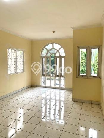 AREA KOMERSIAL! Ruko For Rent di Tangerang Kota, Luas 225m², Jalan Strategis AREA KOMERSIAL! Ruko For Rent di Tangerang Kota, Luas 225m², Jalan Strategis