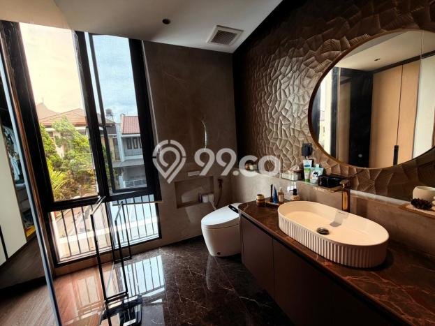 Ready to Use! Luxury House LT 300m2 Desain Elegan di Singgasana Ready to Use! Luxury House LT 300m2 Desain Elegan di Singgasana