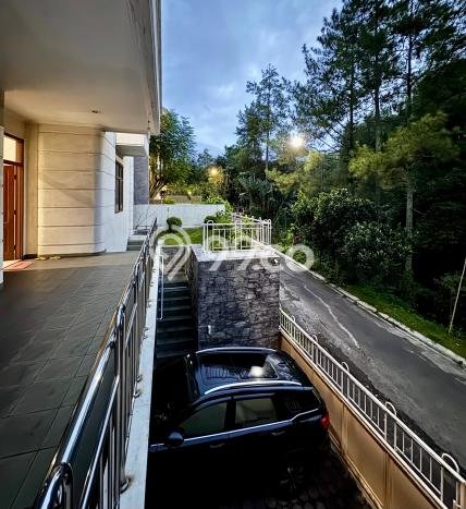 Ready to Use! Luxury House LT 375m2 Desain Modern di Setra Duta Ready to Use! Luxury House LT 375m2 Desain Modern di Setra Duta