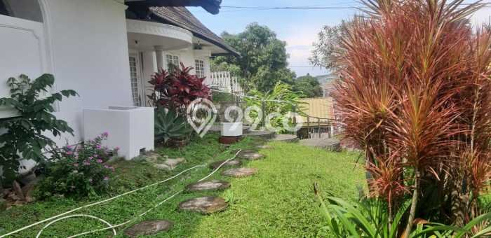 Rumah Elit Modern Tanpa Renovasi di Setra Sari Bandung Rumah Elit Modern Tanpa Renovasi di Setra Sari Bandung