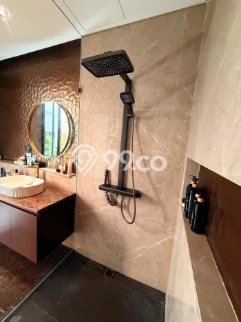 Ready to Use! Luxury House LT 300m2 Desain Elegan di Singgasana Ready to Use! Luxury House LT 300m2 Desain Elegan di Singgasana
