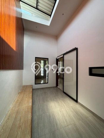 Rumah Mewah LB 180m2 Siap Pakai Desain Elegan di Taman Surya, Jakarta Barat Rumah Mewah LB 180m2 Siap Pakai Desain Elegan di Taman Surya, Jakarta Barat
