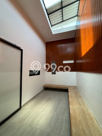 Rumah Mewah LB 180m2 Siap Pakai Desain Elegan di Taman Surya, Jakarta Barat Rumah Mewah LB 180m2 Siap Pakai Desain Elegan di Taman Surya, Jakarta Barat