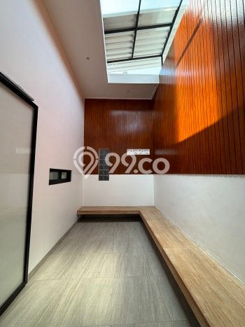 Rumah Mewah LB 180m2 Siap Pakai Desain Elegan di Taman Surya, Jakarta Barat Rumah Mewah LB 180m2 Siap Pakai Desain Elegan di Taman Surya, Jakarta Barat