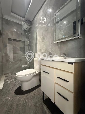 Ready to Use! Luxury House LT 131m2 Desain Modern di Kebagusan Ready to Use! Luxury House LT 131m2 Desain Modern di Kebagusan