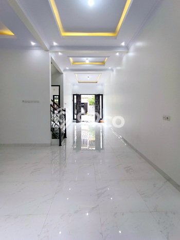 Rumah Luas Asri 3 KT Siap Pakai di Pinang Ranti Jakarta Timur Rumah Luas Asri 3 KT Siap Pakai di Pinang Ranti Jakarta Timur