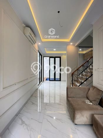 Rumah Strategis Modern Lb 150m2 di Jagakarsa, Jakarta Selatan Rumah Strategis Modern Lb 150m2 di Jagakarsa, Jakarta Selatan