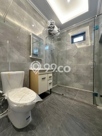 Ready to Use! Luxury House LT 131m2 Desain Modern di Kebagusan Ready to Use! Luxury House LT 131m2 Desain Modern di Kebagusan