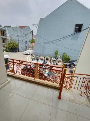 Rumah Mewah LB 240m2 Siap Pakai Desain Elegan di Duri Kepa, Jakarta Barat Rumah Mewah LB 240m2 Siap Pakai Desain Elegan di Duri Kepa, Jakarta Barat