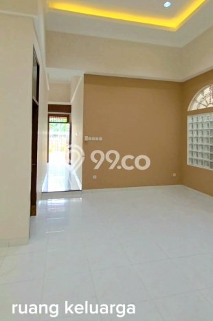 Lokasi terbaik! Rumah siap pakai dikontrakkan di Kelapa Gading LB 250m2 Lokasi terbaik! Rumah siap pakai dikontrakkan di Kelapa Gading LB 250m2