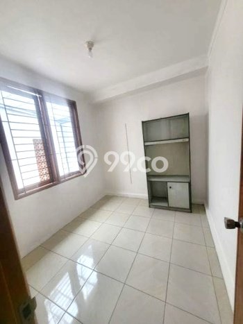 Jual Rumah Strategis Bagus Punya 2 KT di Kelapa Gading Jakarta Utara SHM Jual Rumah Strategis Bagus Punya 2 KT di Kelapa Gading Jakarta Utara SHM