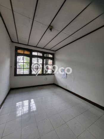 Lokasi strategis! Rumah siap pakai disewakan di Antapani LB 200m2 Lokasi strategis! Rumah siap pakai disewakan di Antapani LB 200m2