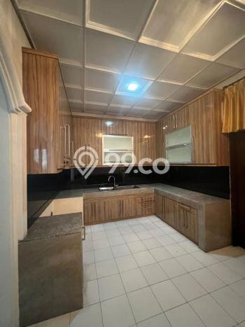 Rumah Mewah LB 800m2 Siap Pakai Desain Elegan di Kemanggisan, Jakarta Barat Rumah Mewah LB 800m2 Siap Pakai Desain Elegan di Kemanggisan, Jakarta Barat