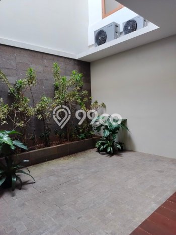 Rumah Elit Modern Tanpa Renovasi di Kemang Jakarta Selatan Rumah Elit Modern Tanpa Renovasi di Kemang Jakarta Selatan