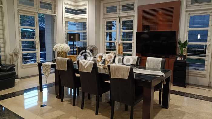 Rumah Elit LB 1000m2 Siap Huni Desain Elegan di Bintaro, Tangerang Selatan Rumah Elit LB 1000m2 Siap Huni Desain Elegan di Bintaro, Tangerang Selatan