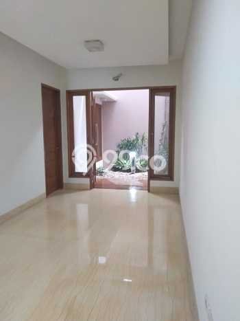 DIJUAL CEPAT! Rumah Siap Huni Area Strategis Kemang, Luas 185m2m² Bangunan 316m2m² DIJUAL CEPAT! Rumah Siap Huni Area Strategis Kemang, Luas 185m2m² Bangunan 316m2m²