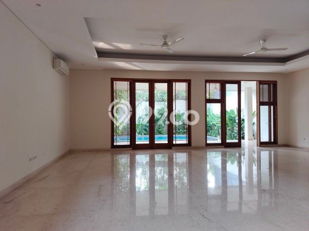 Rumah Elit Modern Tanpa Renovasi di Kemang Jakarta Selatan Rumah Elit Modern Tanpa Renovasi di Kemang Jakarta Selatan
