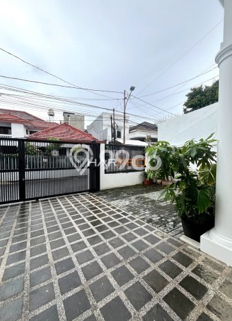 Rumah Luxury Modern Tanpa Renovasi di Pejaten Jakarta Selatan Rumah Luxury Modern Tanpa Renovasi di Pejaten Jakarta Selatan