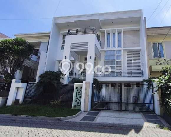 Rumah Mewah LB 418m2 Siap Huni Desain Elegan di Semolowaru, Surabaya Rumah Mewah LB 418m2 Siap Huni Desain Elegan di Semolowaru, Surabaya