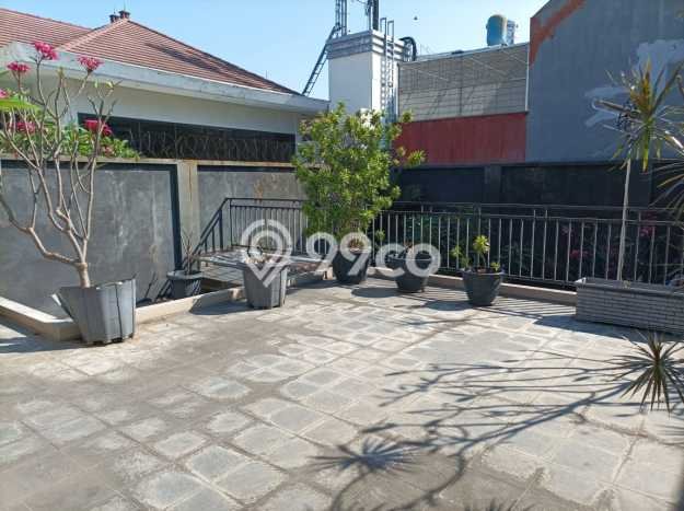 Ready to Use! Premium House LT 375m2 Desain Modern di Semolowaru Ready to Use! Premium House LT 375m2 Desain Modern di Semolowaru