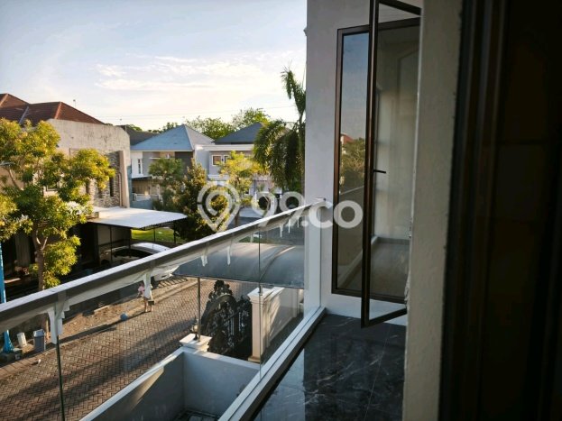 Hunian Mewah LB 230m2 Siap Pakai Desain Elegan di Citraland, Surabaya Hunian Mewah LB 230m2 Siap Pakai Desain Elegan di Citraland, Surabaya