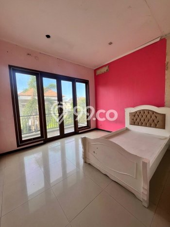 Jual Rumah Mewah Elegan Dengan View Eksklusif di Semolowaru, Surabaya Jual Rumah Mewah Elegan Dengan View Eksklusif di Semolowaru, Surabaya