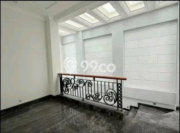 Rumah Mewah Siap Huni LT 1000m2 di Sukolilo, Surabaya Rumah Mewah Siap Huni LT 1000m2 di Sukolilo, Surabaya