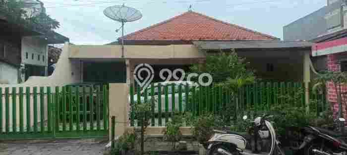Jual Rumah Luas Elegan Dengan View Eksklusif di Alun-alun Contong, Surabaya Jual Rumah Luas Elegan Dengan View Eksklusif di Alun-alun Contong, Surabaya