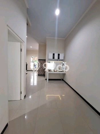 Rumah Modern 3 KT LT 100m2 di Gununganyar Rumah Modern 3 KT LT 100m2 di Gununganyar