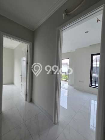 Sewa Rumah Harga Terjangkau di Summarecon Crown Gading Bekasi dengan 5 KT Sewa Rumah Harga Terjangkau di Summarecon Crown Gading Bekasi dengan 5 KT