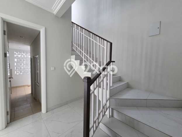 Sewa Rumah Harga Terjangkau di Summarecon Crown Gading Bekasi dengan 5 KT Sewa Rumah Harga Terjangkau di Summarecon Crown Gading Bekasi dengan 5 KT