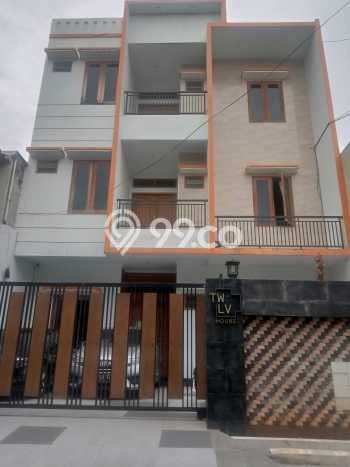 Rumah Kost untuk Dijual di Cempaka Putih dengan 14 KT, 14 KM, Luas 250m2 Rumah Kost untuk Dijual di Cempaka Putih dengan 14 KT, 14 KM, Luas 250m2