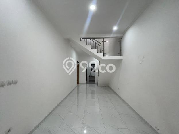Rumah Nyaman dengan Luas Tanah 106m² dan Luas Bangunan 138m² di Area Pondok Kelapa, Jakarta Timur Rumah Nyaman dengan Luas Tanah 106m² dan Luas Bangunan 138m² di Area Pondok Kelapa, Jakarta Timur
