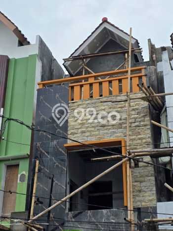Rumah Modern 4 KT di Utan Kayu Jakarta Timur Unfurnished Rumah Modern 4 KT di Utan Kayu Jakarta Timur Unfurnished