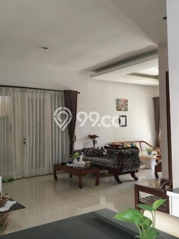 HARGA SPECIAL! Rumah Asri lokasi Cibeunying Kidul, LT 240m² Bangunan 140m² HARGA SPECIAL! Rumah Asri lokasi Cibeunying Kidul, LT 240m² Bangunan 140m²