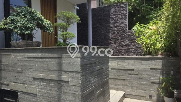 Rumah Mewah Dijual LT 240m2 di Sukolilo, Surabaya Rumah Mewah Dijual LT 240m2 di Sukolilo, Surabaya