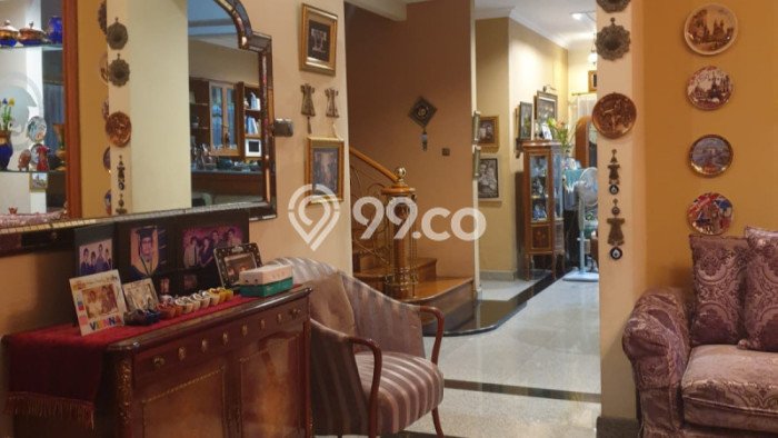 Dijual Rumah Premium dengan Fasilitas Sekitar Lengkap di Sukolilo, Surabaya Dijual Rumah Premium dengan Fasilitas Sekitar Lengkap di Sukolilo, Surabaya