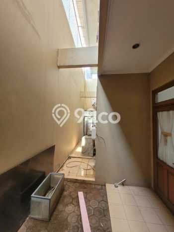 Rumah Elit Modern Tanpa Renovasi di Citra Grand Jakarta Timur Rumah Elit Modern Tanpa Renovasi di Citra Grand Jakarta Timur