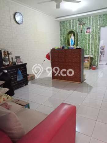 Disewakan! Rumah 3 Kamar Tidur &
2 Kamar Mandi di Kota Wisata, Bogor Disewakan! Rumah 3 Kamar Tidur &
2 Kamar Mandi di Kota Wisata, Bogor