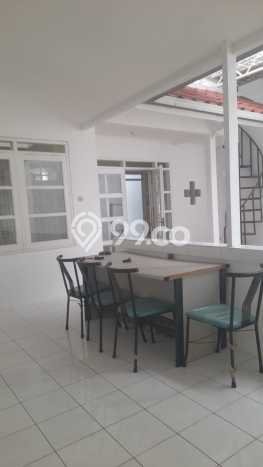 Ready to Use! Premium House LT 180m2 Desain Elegan di Kota Wisata Ready to Use! Premium House LT 180m2 Desain Elegan di Kota Wisata