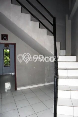 Hunian Elit LB 250m2 Siap Pakai Desain Elegan di Soekarno Hatta, Bandung Hunian Elit LB 250m2 Siap Pakai Desain Elegan di Soekarno Hatta, Bandung
