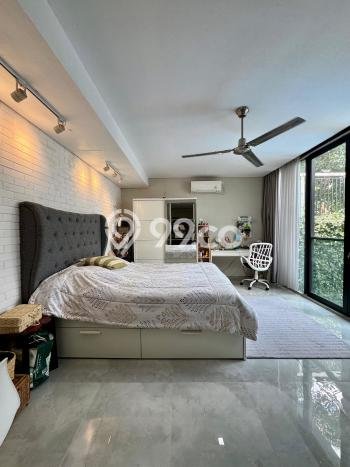 Dijual Rumah Mewah Megah Dengan View Cantik di Ragunan, Jakarta Selatan Dijual Rumah Mewah Megah Dengan View Cantik di Ragunan, Jakarta Selatan