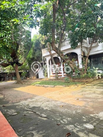 Rumah Mewah Siap Huni LT 2600m2 di Ciracas, Jakarta Timur Rumah Mewah Siap Huni LT 2600m2 di Ciracas, Jakarta Timur