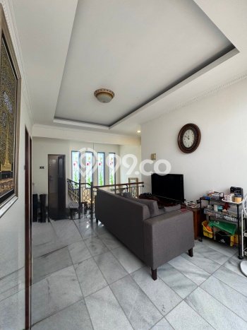 Dijual Rumah Premium dengan Fasilitas Sekitar Lengkap di Cinere, Depok Dijual Rumah Premium dengan Fasilitas Sekitar Lengkap di Cinere, Depok