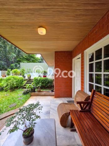 Siap Huni Hunian Elit 4 Kamar di Kebayoran Baru Dekat ke Mana Saja Siap Huni Hunian Elit 4 Kamar di Kebayoran Baru Dekat ke Mana Saja