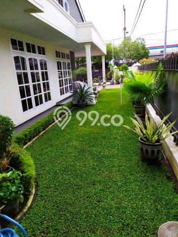 Rumah Mewah LB 250m2 Siap Pakai Desain Elegan di Ketintang, Surabaya Rumah Mewah LB 250m2 Siap Pakai Desain Elegan di Ketintang, Surabaya
